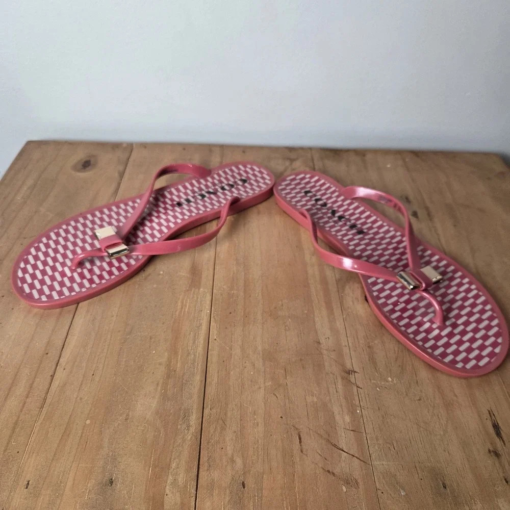 Coach Pink Jelly Flip Flops Sandals Size 8B Bow Gold Logo Thong Beach Shoes